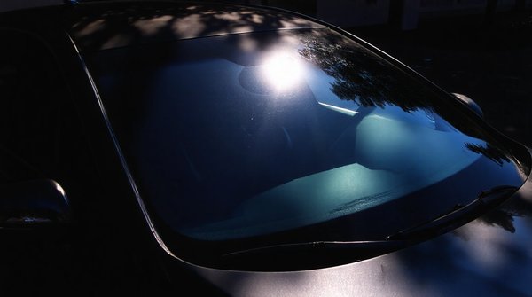 Les avantages des vitres teintées pour réguler la chaleur automobile